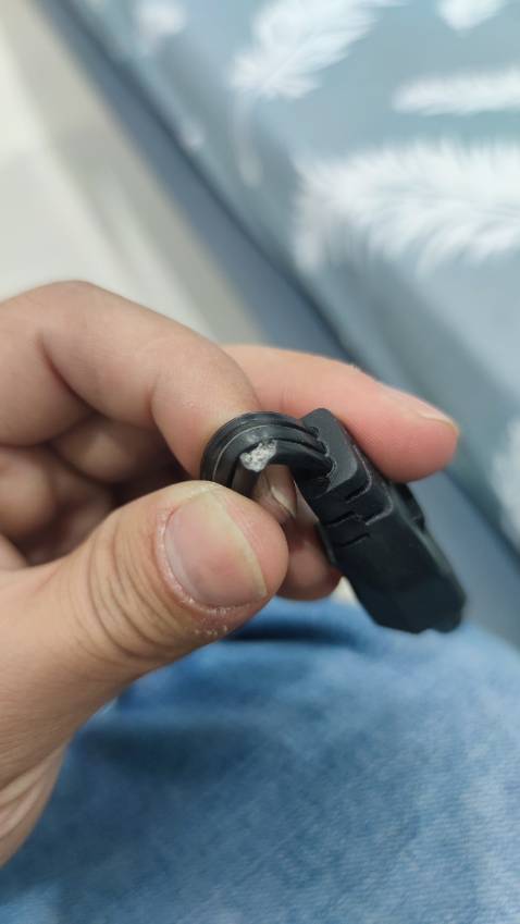 Sạc ok, dây nguồn để lâu thì phải nên lúc cắm vào bị chập sợ vcđ, mua dây khác ok luôn.