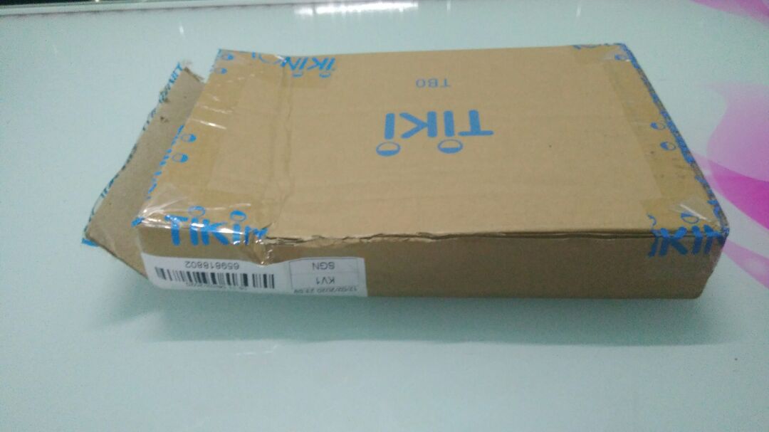 hàng để trong hộp hơi to, ko có xốp chèn chống sốc nên hộp bị móp méo, may là đèn vẫn sáng ok
đèn sáng, có nhiều chế độ chớp