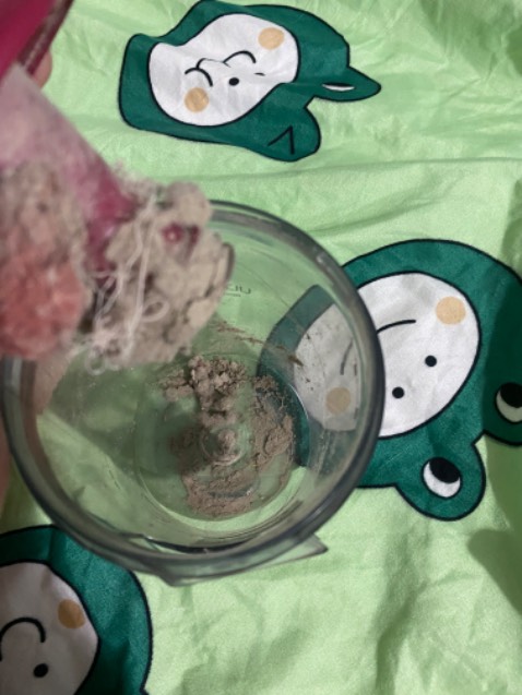 Máy đẹp, nhẹ, nhỏ gọn, thiết kế dễ đẩy phẳng. Máy hút bụi tốt, hút tóc và lông rất nhanh. Hút sạch hơn máy deerma mình từng mua mà kêu còn êm hơn nữa chớ. Tối qua đã hút với máy deerma mà sáng sớm nhận máy hút lại với máy này và kết quả. Biết vậy mua máy này từ sớm đỡ tốn tiền ***. Perfect, 1000 điểm. Xứng đáng mua.