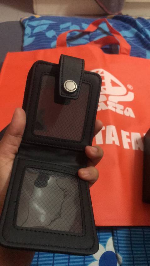 Sản phẩm đẹp, dày dặn và ổn so với giá. mình mua tặng nên rất vừa ý. đặt hôm trước là hôm sau nhận được. cám ơn shop.