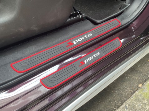 Đóng gói kỹ, giao hàng đúng hẹn. Băng keo dán nhỏ, không biết dính được bao lâu. Sản phẩm màu sắc đẹp, đường in và cắt khá gọn gàng, sắc nét.