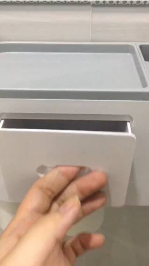 Hàng y hình, chắc chắn. Băng keo hơi khó bóc, trước mình mua thì bóc phát là ra không hiểu sao của cái này vật lộn mãi mới bóc được. Nhưng nhìn chung vẫn rất ưng