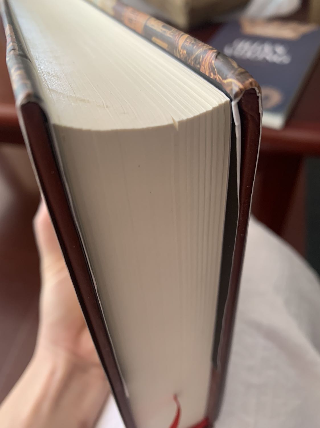 Sách bị hỏng trong quá trình vận chuyển.
Đối với Tôi , sách rất quý giá nên việc hỏng sách là một lỗi không thể chấp nhận