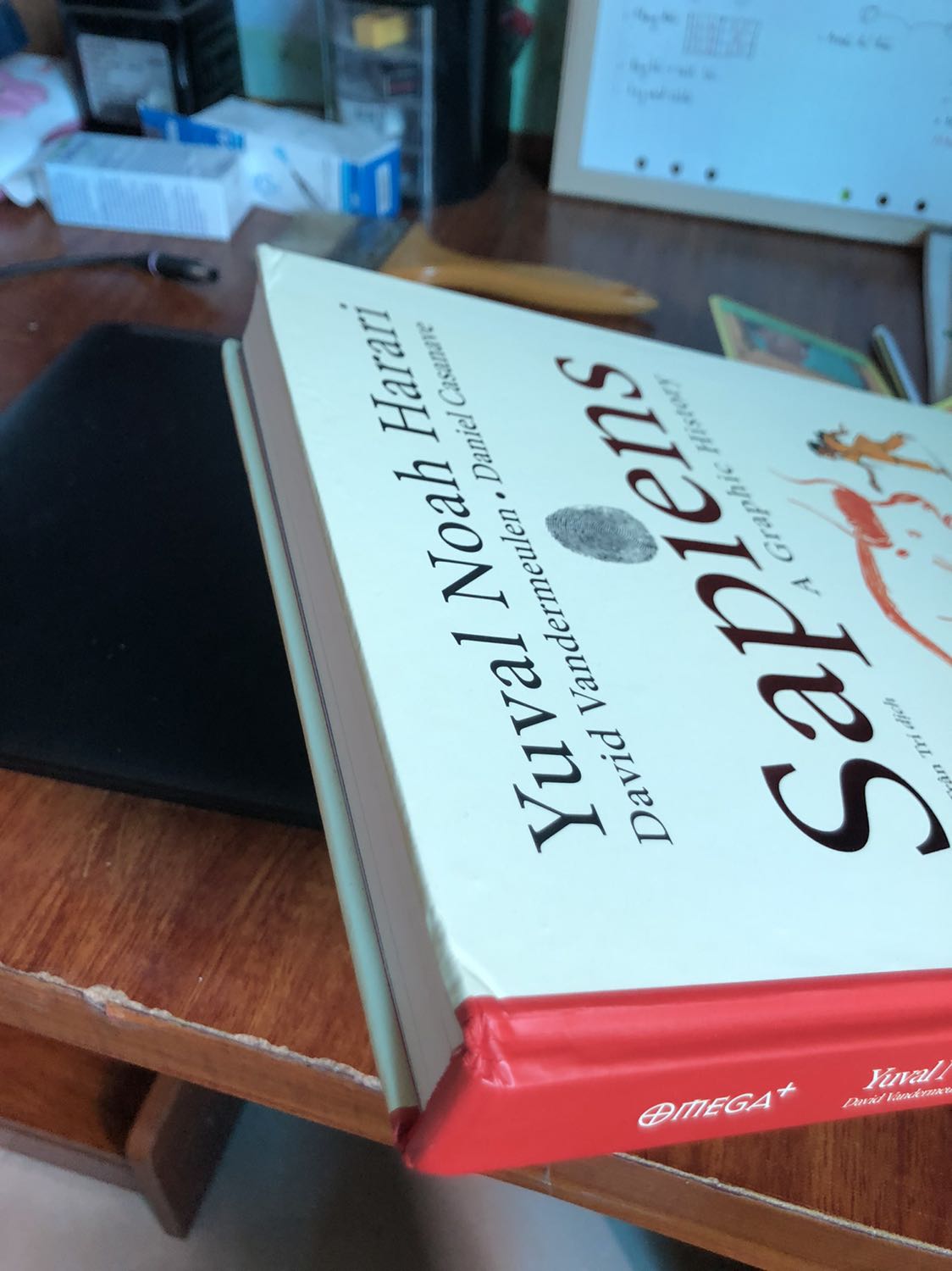 Sản phẩm đẹp, mua được lúc sale lớn nên khá vui, chỉ tiếc duy nhất khâu vận chuyển của Tiki làm mình rất ngại đặt những cuốn bìa cứng đẹp như thế này! Vận chuyển xa móp, méo góc hết cả!