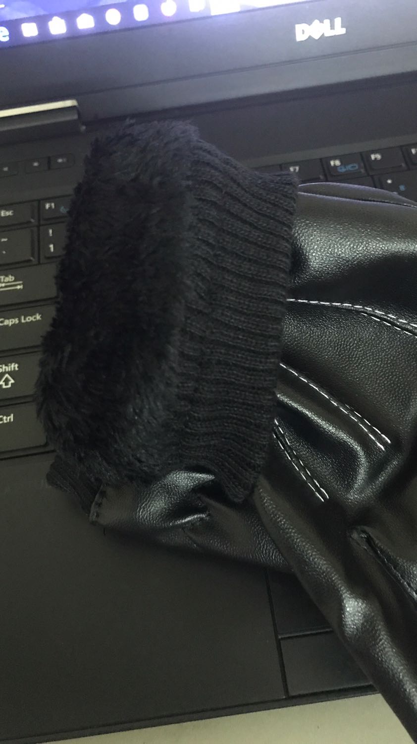 Găng tay da xịn, chất da tốt, mềm mại dễ chịu, bên trong lót lông kỹ càng đeo rất thoải mái và dễ chịu. Đường chỉ may chắc chắn. Hàng tốt đáng đồng tiền.