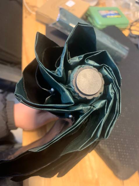 giống như hình, giá quá rẻ, ko yêu cầu gì thêm, rất nhỏ gọn để trong balo quanh năm luôn cũng đc. đề phòng mua bất ngờ