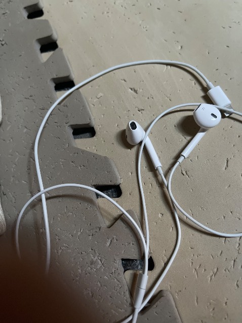 Âm thanh tốt, hàng chính hãng nên nghe không phải rút ra cắm lại như hàng mấy chục nghìn