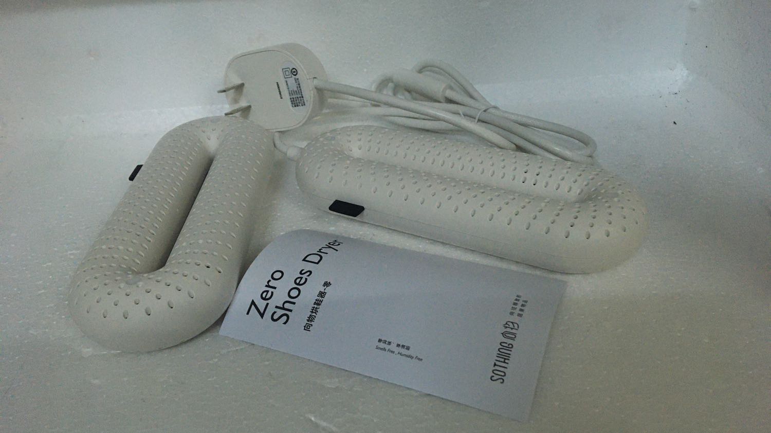 Máy sấy nhỏ gọn xinh xắn, thiết kế hơi bị đẹp!
Mới đầu xem hình cứ nghĩ có nút hẹn giờ riêng, hóa ra là ở ngay trên phích cắm 🤣