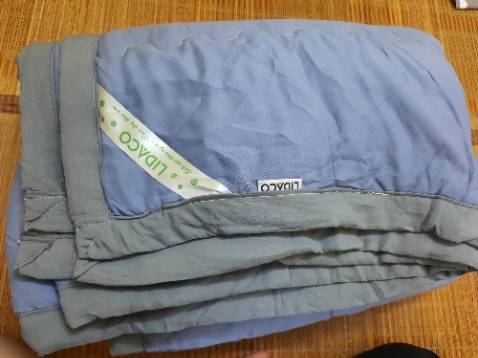 Chăn mềm mịn, chất vải nhẹ mát, đường chỉ may chắc chắn, sờ rất nhẹ và mềm nên đắp thời tiết mùa giao mùa rất ổn. Sản phẩm phù hợp với giá tiền, shop tư vấn rất tận tình chu đáo, thời giao giao hàng nhanh. Đánh giá 5* cho chất lượng và dịch vụ của shop