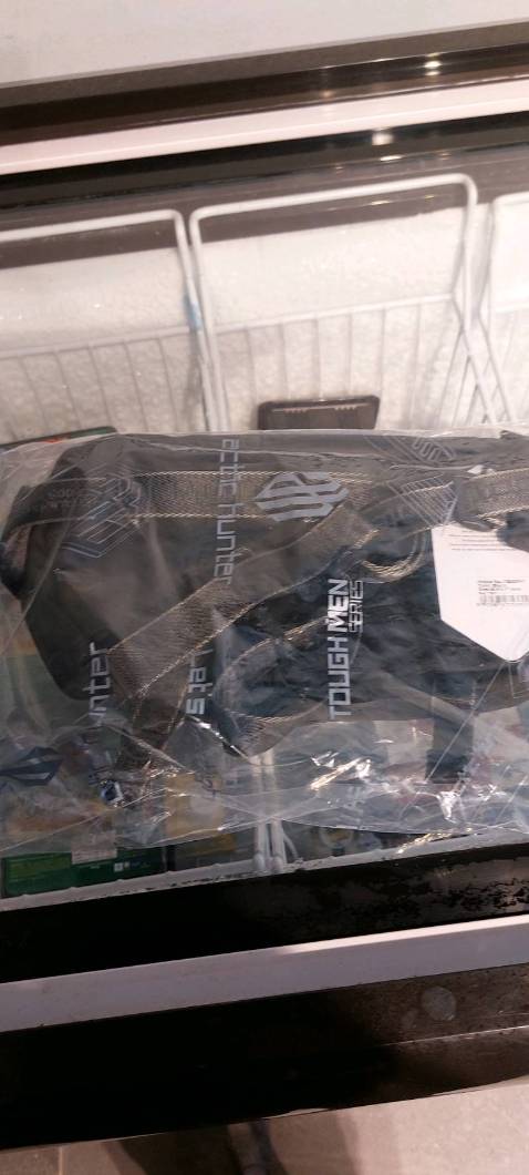 Giao hàng nhanh gọn. Túi chắc chắn và rất nhiều ngăn. Công nhận quá tiện cho dân làm ăn lớn. Chứa 2 cọc tiền 200tr vẫn ổn.