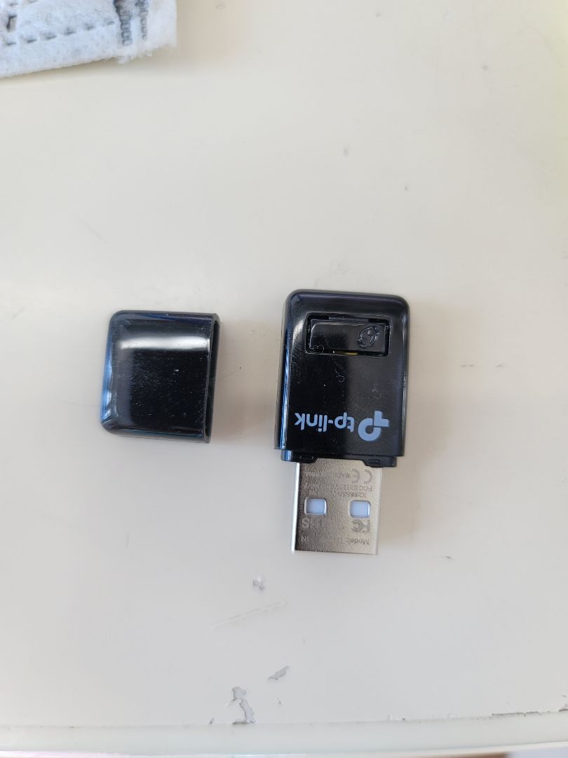 Mua thiết bị về xài được vài ngày là bắt đầu lỗi, ko bắt được sóng, đang sử dụng thì mất kết nối. Thiết bị quá tệ, có báo chủ shop thì nói quanh nói quẩn không chịu bảo hành. Mua thiết bị về xài được vài ngày là bắt đầu lỗi, ko bắt được sóng, đang sử dụng thì mất kết nối. Thiết bị quá tệ, có báo chủ shop thì nói quanh nói quẩn không chịu bảo hành.