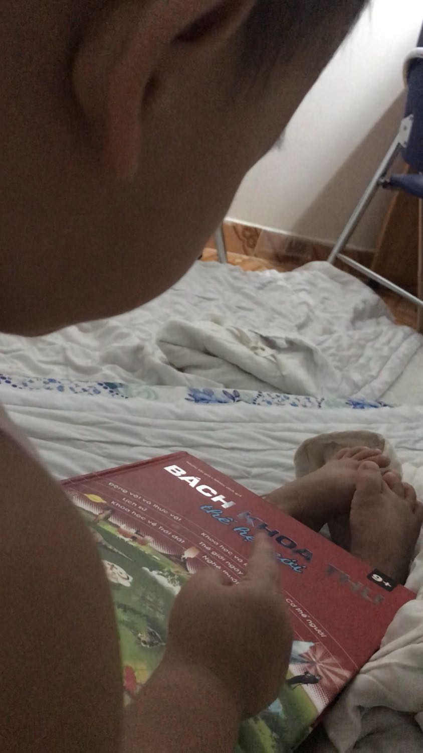 34 months thôi nhưng em đã biết đọc sách siêu cưng nhé, sách hợp với sở thích khám phá thế giới của bé con. Thanks tiki