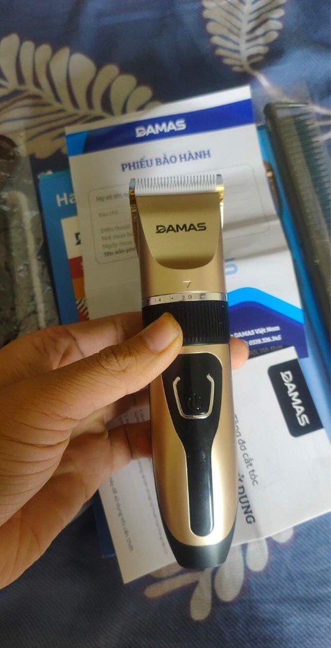 Ấn tượng là rất nhiều phụ kiện kèm theo, máy bóng loáng. Hàng chính hãng Damas, có phiếu bảo hành 12 tháng rất uy tín. Cầm nhẹ tay, dễ sử dụng
