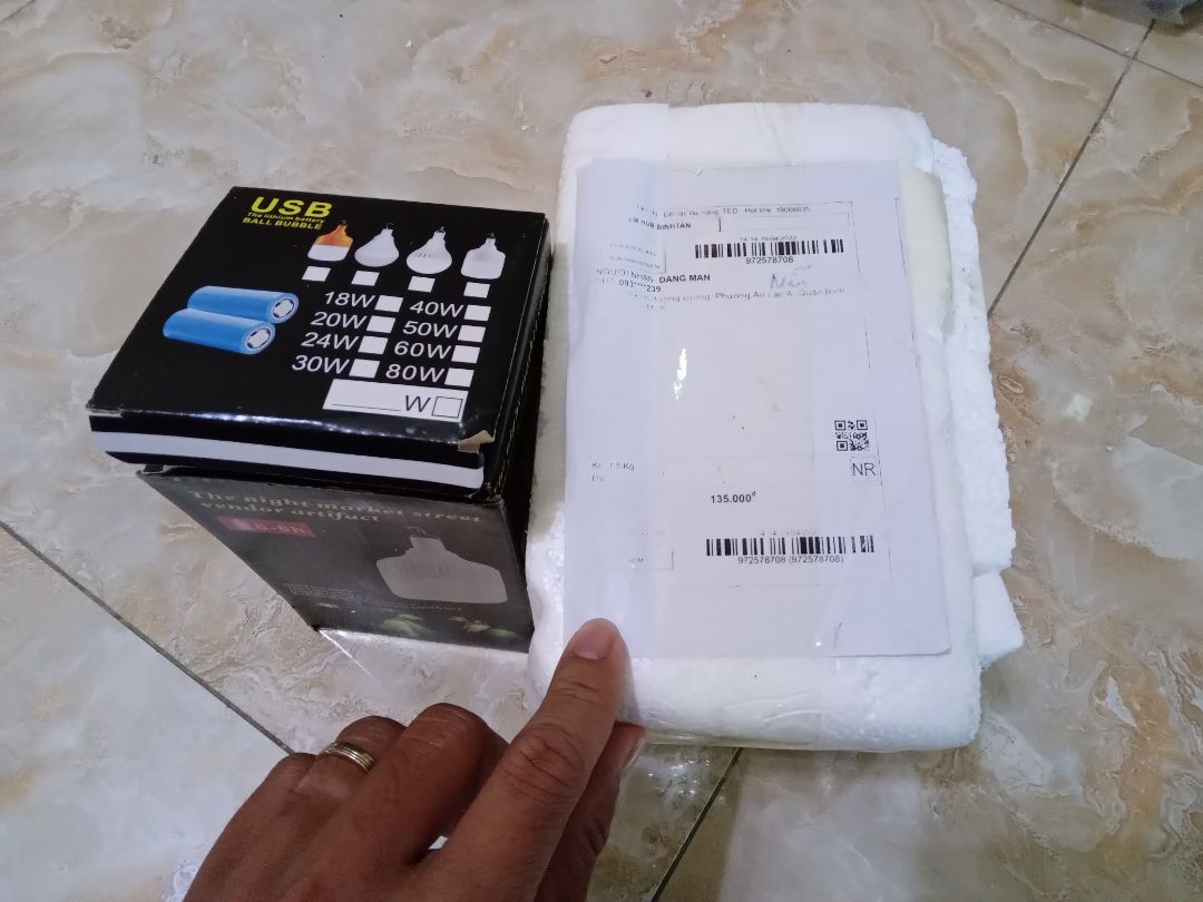 chào shop e đặt 3 đèn với giá 39k. tổng đơn hàng 3 cái. sao lại giao e 1 cái mà tính tiền thì tính 3 cái chào shop e đặt 3 đèn với giá 39k. tổng đơn hàng 3 cái. sao lại giao e 1 cái mà tính tiền thì tính 3 cái