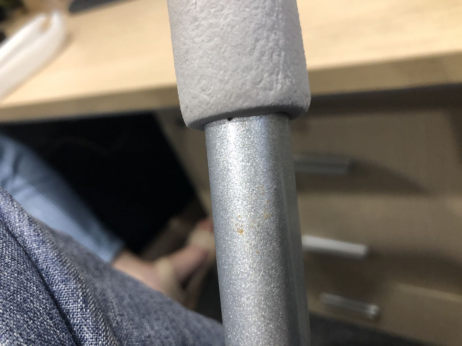 Sản phẩm k dc hoàn hảo, khi tháo các miếng mút che mới thấy dc có chỗ bị bẩn và gỉ set Sản phẩm k dc hoàn hảo, khi tháo các miếng mút che mới thấy dc có chỗ bị bẩn và gỉ set