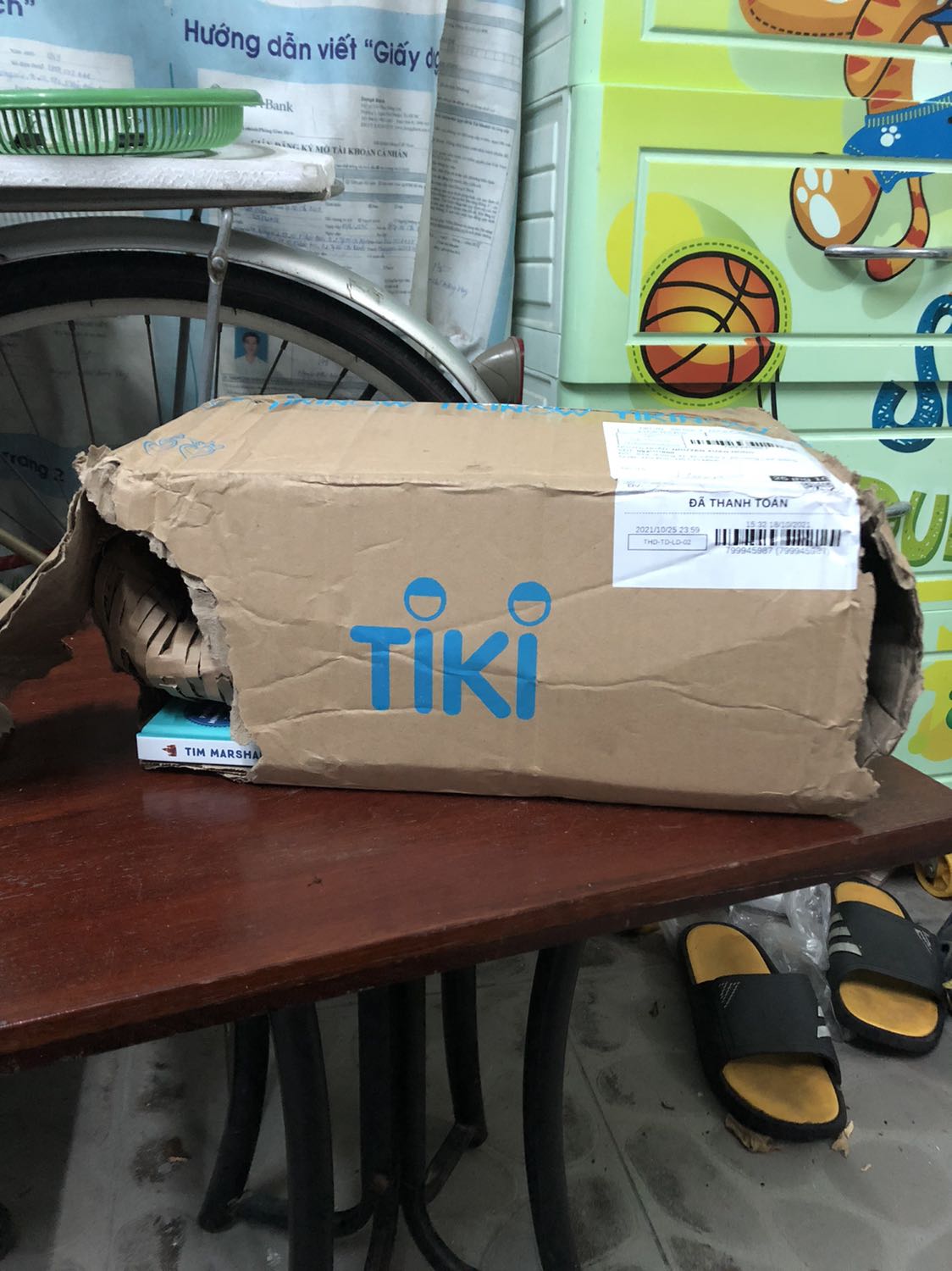 Khâu đóng gói lần này quá tệ. Sách chưa đọc nên chưa có nhận xét gì.

Mình sửa lại đánh giá 2 sao thành 1 sao, vì mình tt đặt sách tiki và lại nhận được 1 thùng sách móp méo, rách góc tương tự… mới mua thêm cái gói 99k của tiki sách, k bao nhiêu nhưng bđ thấy có chút hối hận vì trải nghiệm mua sắm chẳng mấy hài lòng