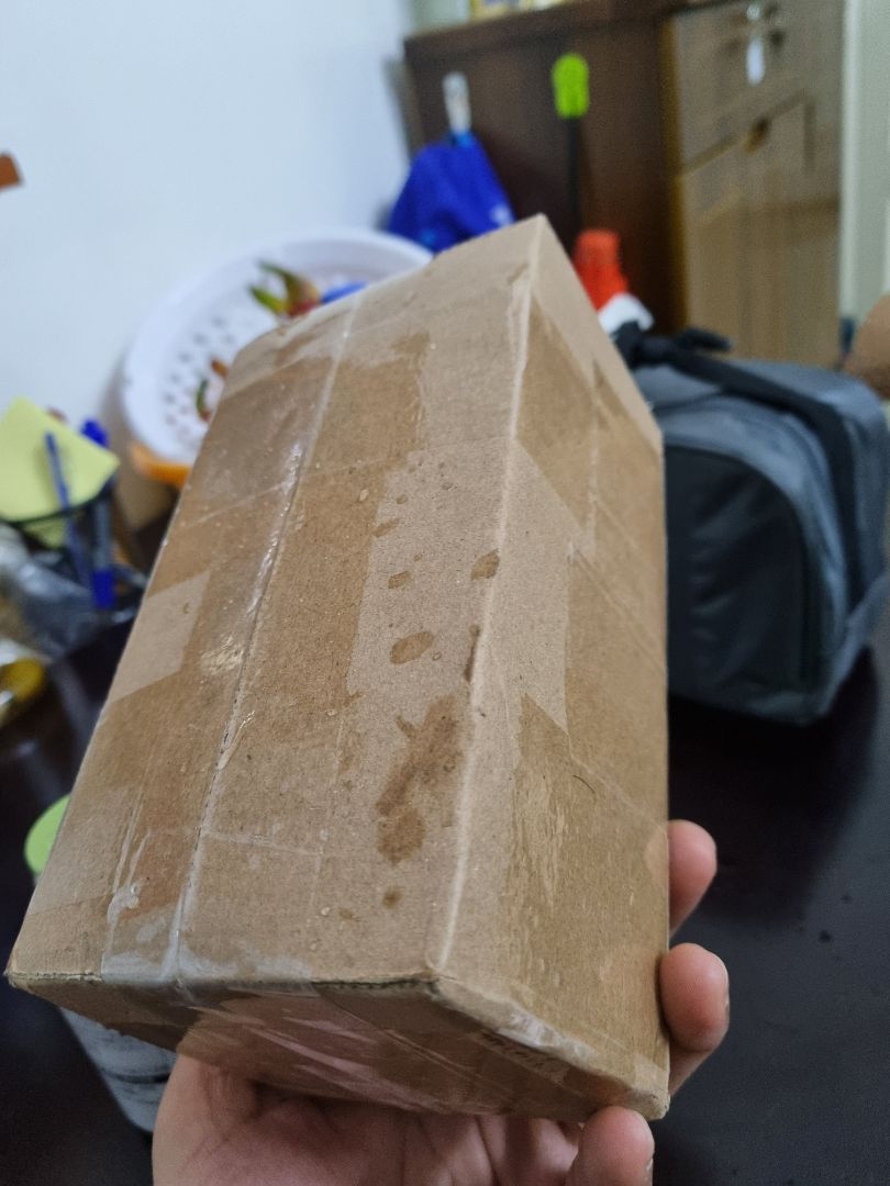 sản phẩm mua trên Tiki mà trên hộp đóng gói không có tem TIKI , đóng gói cẩu thả . Có cảm giác như *** hay gian hàng không phải đối tác của Tiki vậy . trước giờ mua trên tiki lúc nào cũng thấy có tem chữ tiki màu xanh trên băng keo niêm phong . Cảm giác rất hoài nghi về chất lượng sản phẩm :((