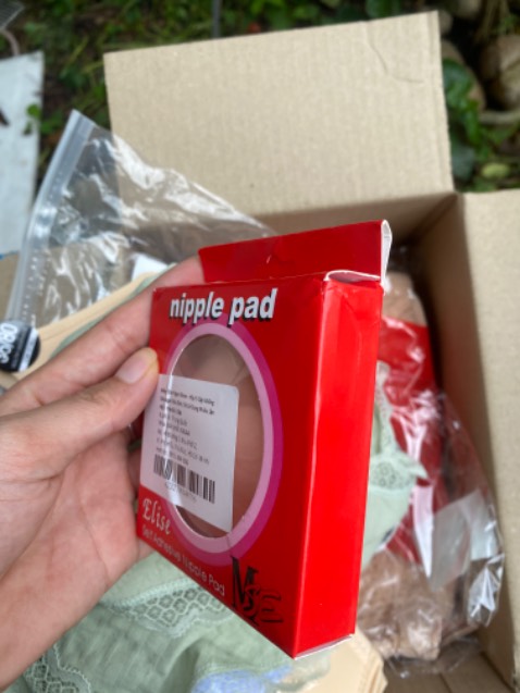 Dán ngực rất chắc chắn, hộp nhỏ xinh Dán ngực rất chắc chắn, hộp nhỏ xinh