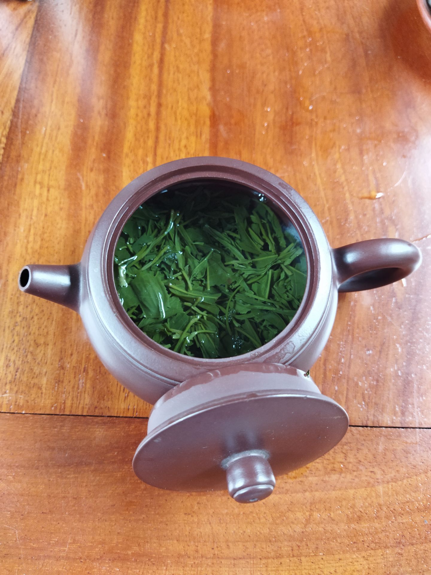 trà búp,, ngon nhưng uống ko quen sẻ xót ruột, say trà,