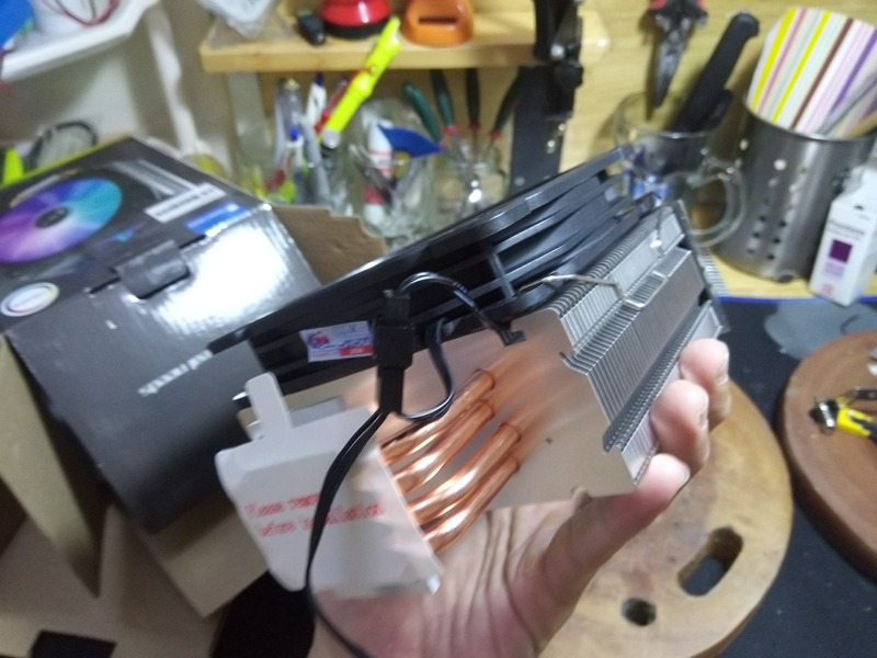 Giao tản nhiệt CPU hiệu jonsbo cr-1000 như hình, mua giá 330k, tản nhiệt xài ổn, ánh sáng nhẹ, đủ màu sắc, quạt chạy êm, nhiệt độ cpu giảm nhanh. Giao tản nhiệt CPU hiệu jonsbo cr-1000 như hình, mua giá 330k, tản nhiệt xài ổn, ánh sáng nhẹ, đủ màu sắc, quạt chạy êm, nhiệt độ cpu giảm nhanh.