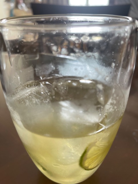 Hàng ko như mong đợi. Mình đã từng dùng ly giống vầy nhưng hàng xịn ly rất chắc tay và dày dặn. Nhưng ly này khi cầm nhẹ tênh mình đã thất vọng, xong vẫn pha ly nước vừa cầm lắc lắc ly đã bể lớp bên trong vụn vỡ lun. Quá tệ so với giá thành.