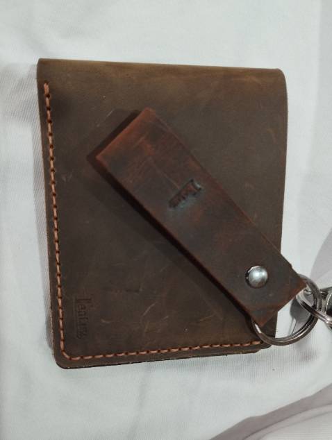 Bóp vừa tay, đường chỉ may rất đẹp và chắc chắn.