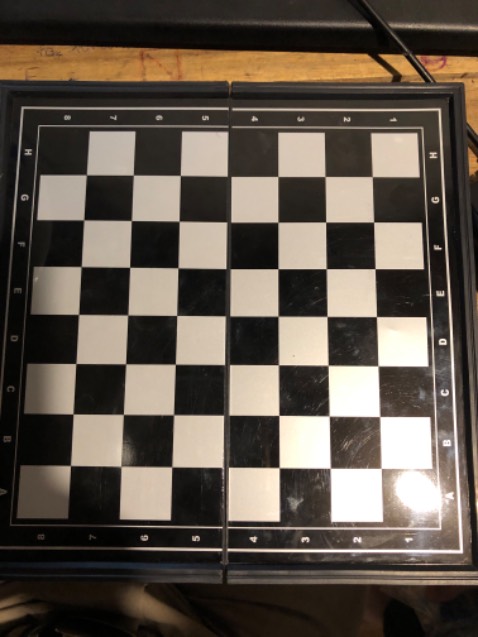 Quân cờ nhỏ đẹp, hàng chất lượng tốt! Phù hợp khi mang đi học hoặc dã ngoại, kể cả việc chơi ở nhà. Nói chung đáng mua!!!!!! Cho 5 sao!