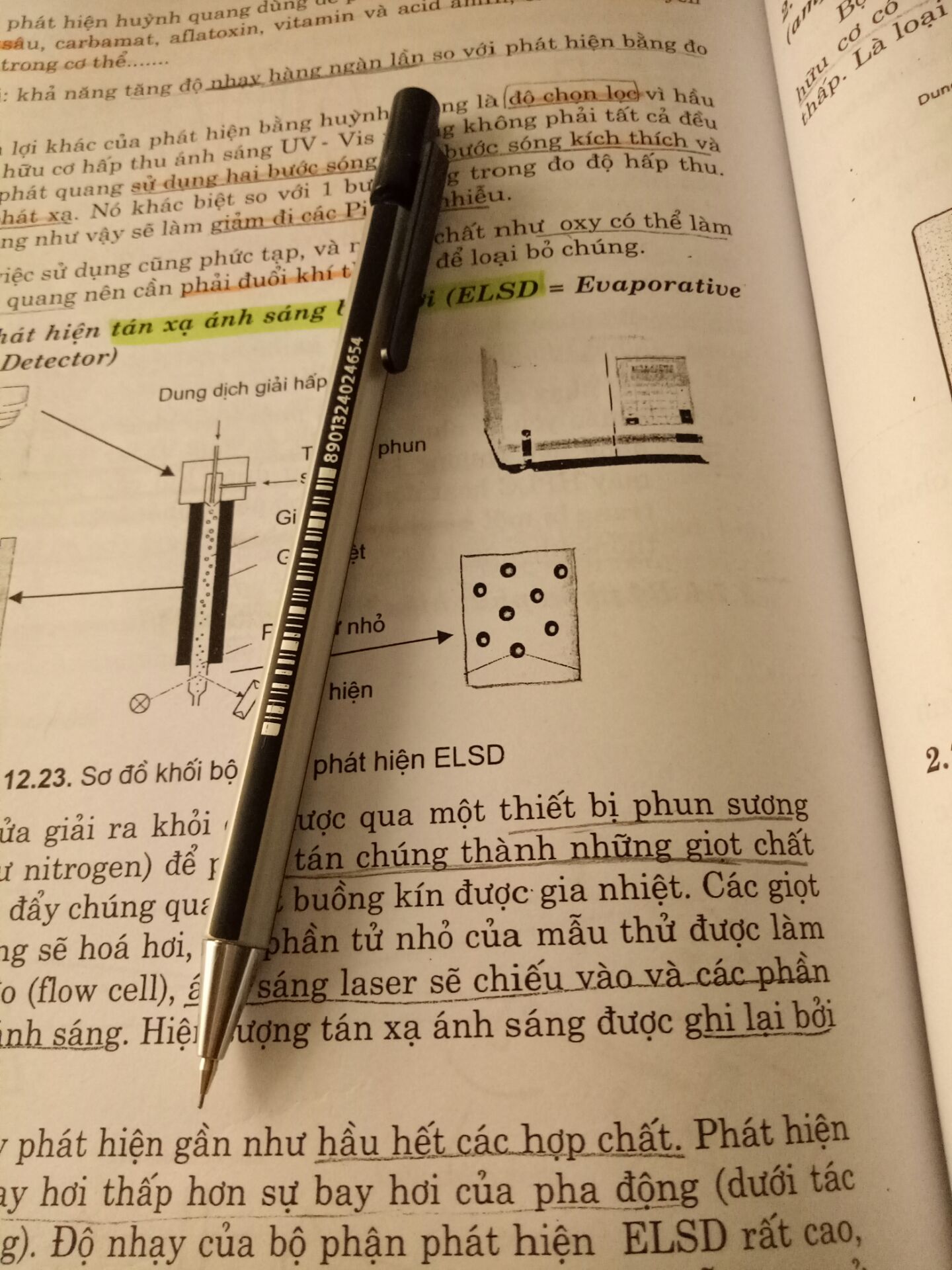 bút nhẹ nhé mn, nhưng xinh, chất lượng ạ,mk dùng cũng một tuần rồi và thấy vs 8k thì rất ok