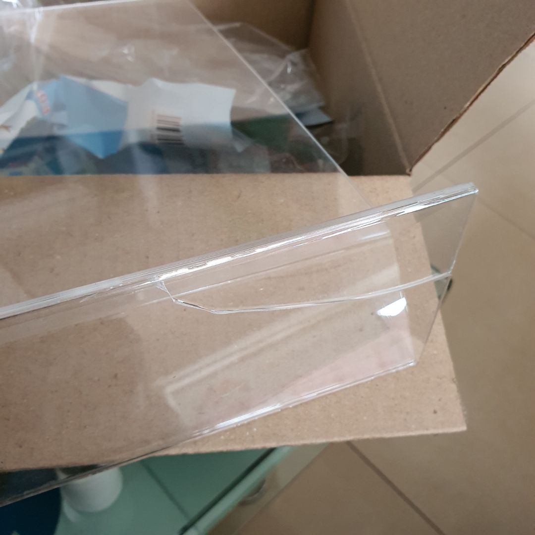 giao hai cái, một cái bị bể