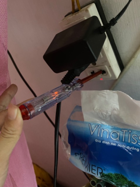 Mua chung với vợt muỗi, bút lúc đầu thử thấy không lên đèn tưởng hư ai dè xài tốt.