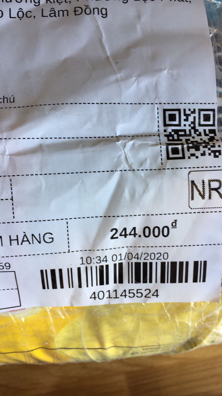 Tã giao đúng ngày nhưng ko đồng ý nhân viên ship hàng. Hàng có 244.000 nhưng nv ship báo 245.000 do mẹ mình nhận nên ko để ý số tiền ghi trên hàng, mà nv nói bao nhiêu thì đưa bấy nhiêu. Tiki xem lại nhân viên giùm. Tuy là ít ko đáng bao nhiêu nhưng số tiền chẵn là 244 mà lại lấy của khách là 245 vậy 1000 đó khách phải trả vào phí gì. Hàng thì chưa dùng nên chưa biết chất lượng thế nào