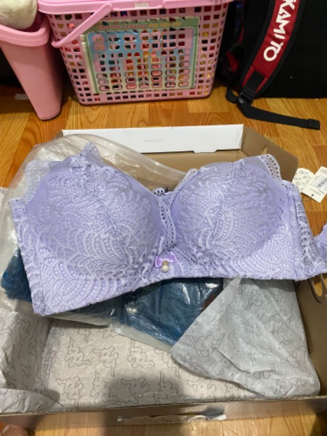 Áo bản đẹp, màu như hình, phần gọng đứng hay bị cong nhô ra