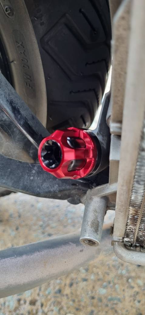 Lắp vừa cho NVX V1 nhé các bạn , lưu ý nhớ lấy ron cao su chống nước ở nắp thăm nhớt zin gắn qua nắp CNC nhé