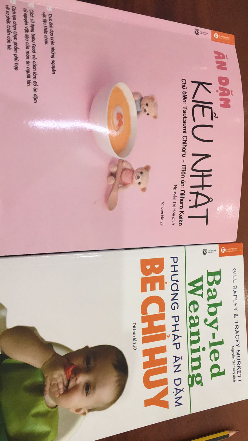 Giao hàng nhanh. Sách chuẩn, trang sách đẹp. Nội dung rất hữu ích cho các mẹ đang trong giai đoạn cho ăn dặm, các mẹ nên đọc nhé!