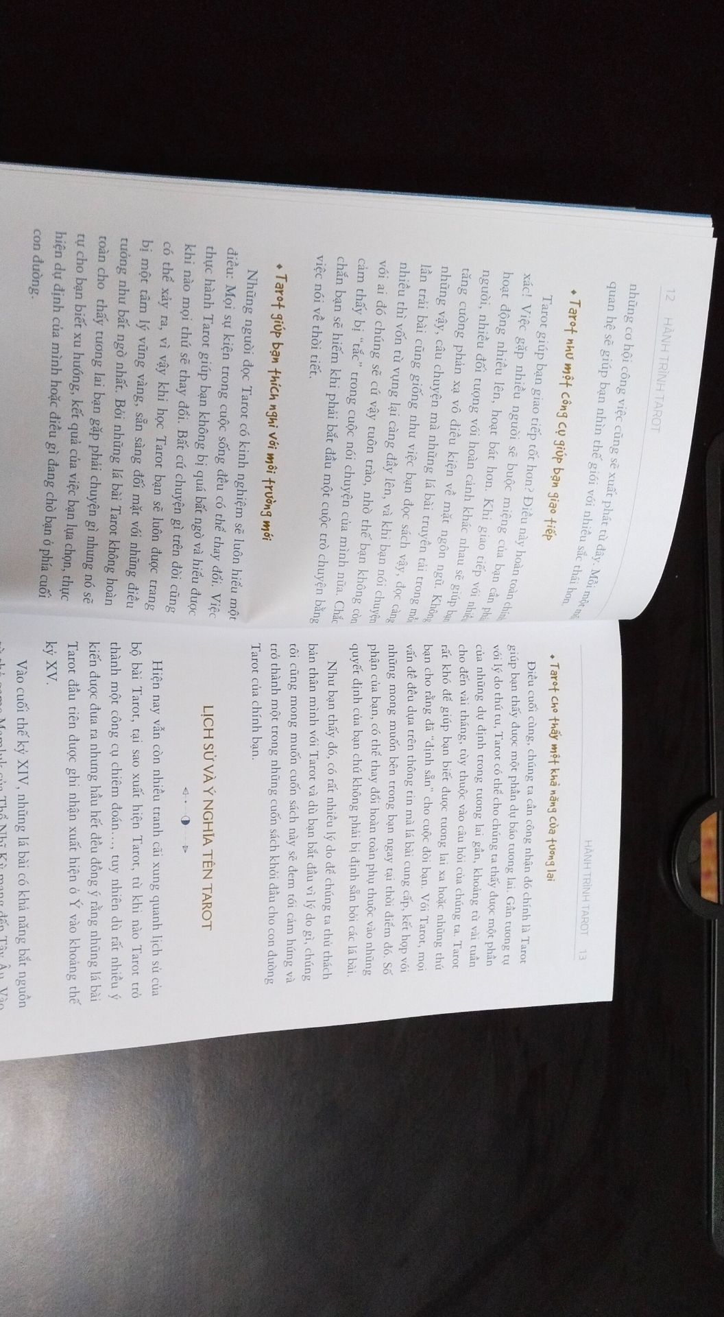 Bìa đẹp, chữ in màu dễ nhìn. Mình vừa mua chưa đọc, mua theo recommend của thầy dạy Tarot của mình nên chưa đánh giá được nội dung.