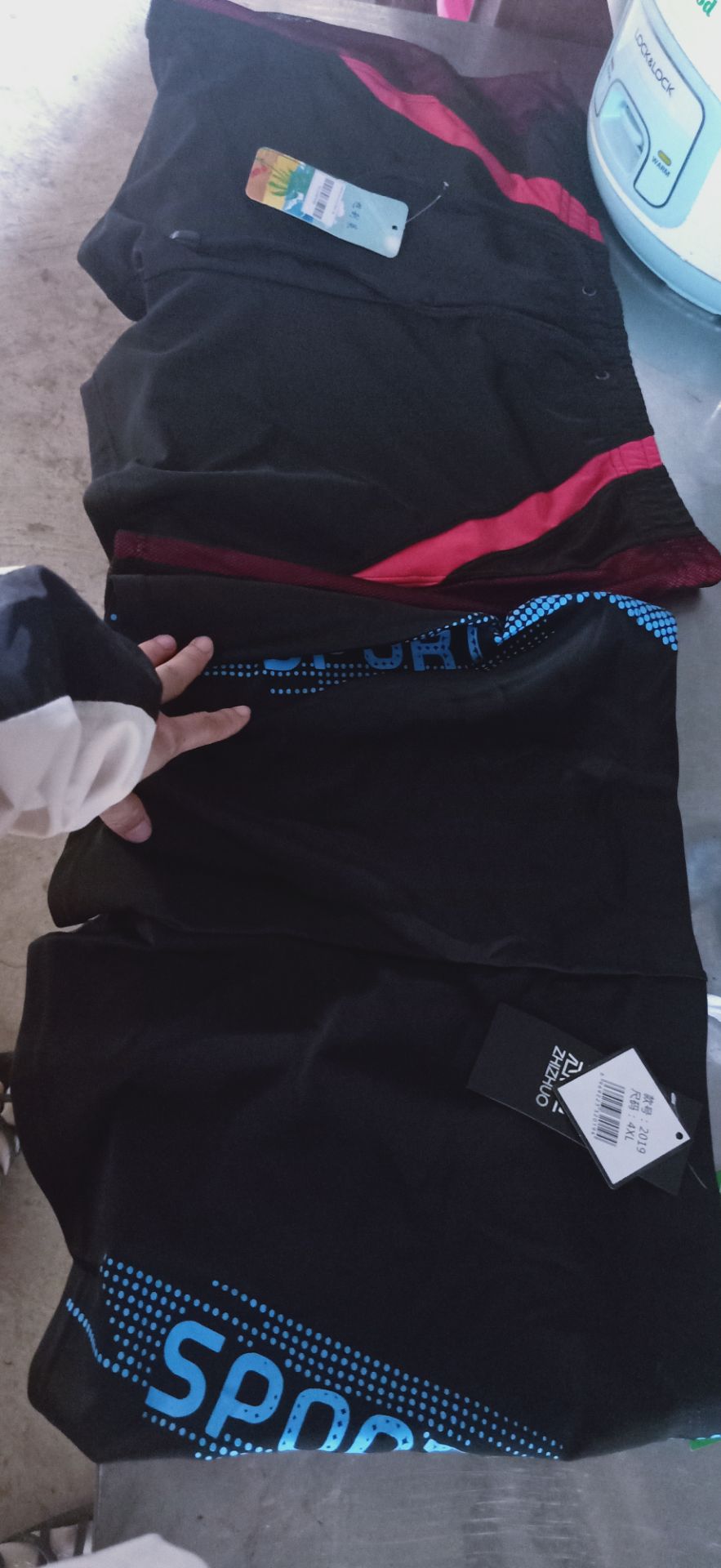 chất thun cực mịn, e mua cho ox. ảnh nói mặc rất thoải mái, nên mua. vì cái quần màu đỏ gần 100k nhưng vải lại k ok lắm, giống mấy loại quần thường để mặc nhà, còn quầ màu xanh này vải co dãn mà mịn , mát lắm, dùng tay sờ vải rất thích chất thun cực mịn, e mua cho ox. ảnh nói mặc rất thoải mái, nên mua. vì cái quần màu đỏ gần 100k nhưng vải lại k ok lắm, giống mấy loại quần thường để mặc nhà, còn quầ màu xanh này vải co dãn mà mịn , mát lắm, dùng tay sờ vải rất thích