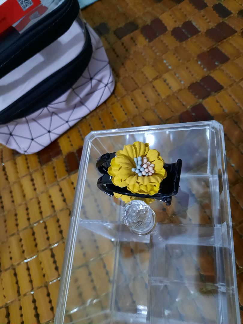 Hoa có vẻ dơ do bụi 
Sản phẩm khá đẹp Hoa có vẻ dơ do bụi 
Sản phẩm khá đẹp