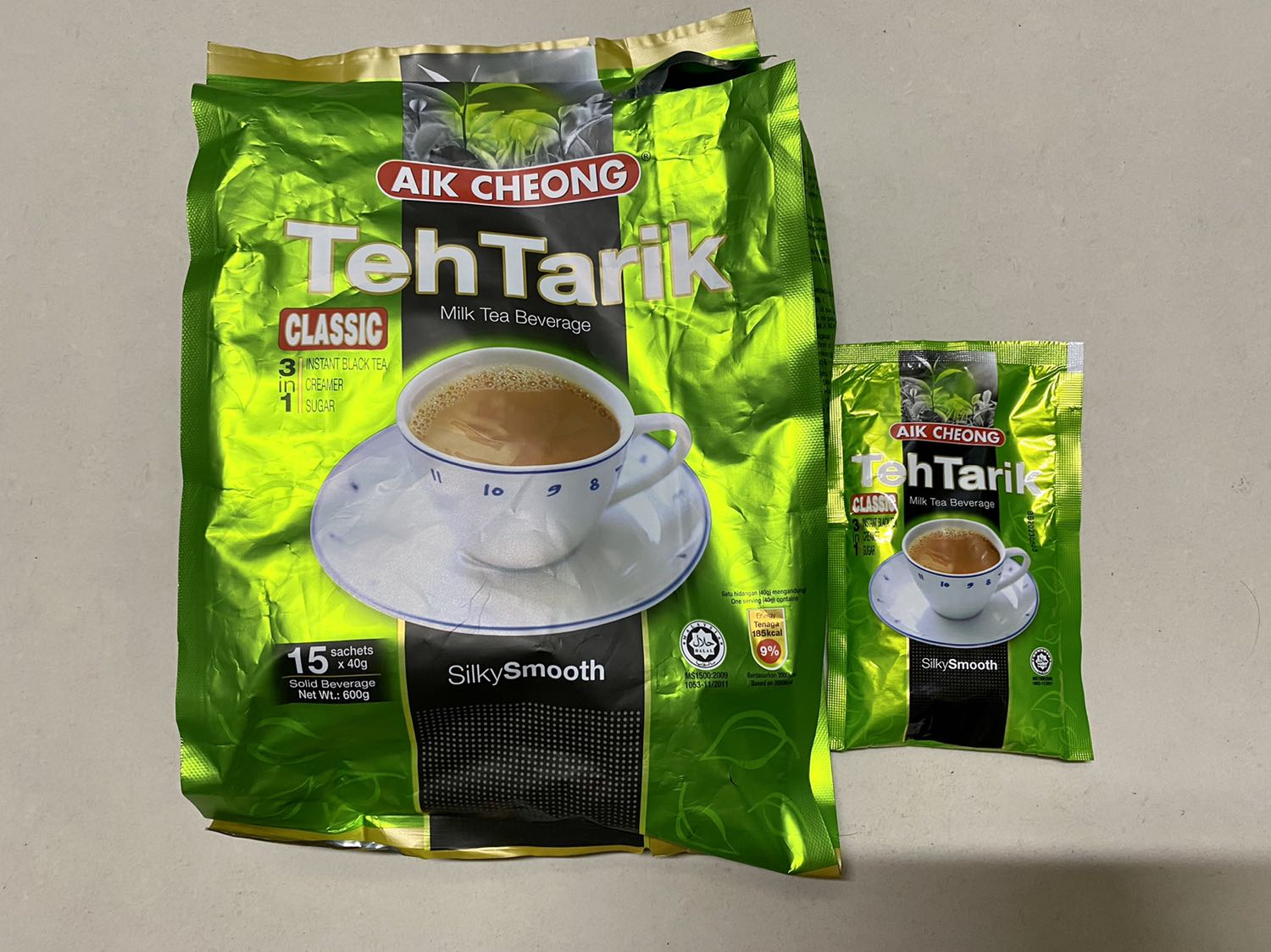 Giãn cách nên không có trà sữa uống. Đành mua về nhà tự pha. Trà sữa thơm nhưng với mình hơi nhạt. 1 túi nhỏ mình pha 2 lần uống. Lần sau sẽ thử vị cà phê. Cám ơn Tiki đã giúp mình qua cơn ghiền trà sữa.