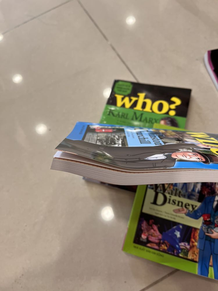 Sách quăn góc. Gói bọc hàng ko kĩ