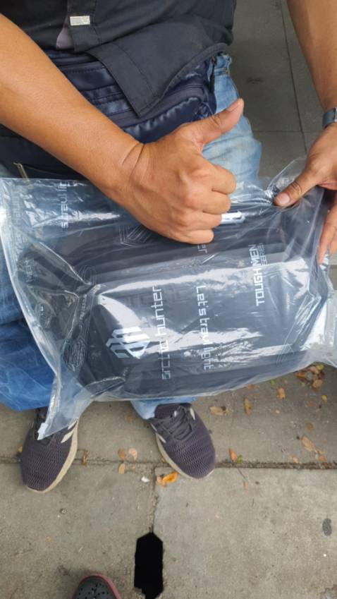 Túi trc kia mua của shop khi shop mới chỉ bán trên *** đến giờ ko hề rách hay đứt chỉ hư dây kéo gì cả. Riêng túi này thấy cứng cáp, đẹp độ hoàn thiện cao, ưng ý. Bao bì sp cẩn thận và chu đáo, phù hợp với giá tiền Túi trc kia mua của shop khi shop mới chỉ bán trên *** đến giờ ko hề rách hay đứt chỉ hư dây kéo gì cả. Riêng túi này thấy cứng cáp, đẹp độ hoàn thiện cao, ưng ý. Bao bì sp cẩn thận và chu đáo, phù hợp với giá tiền