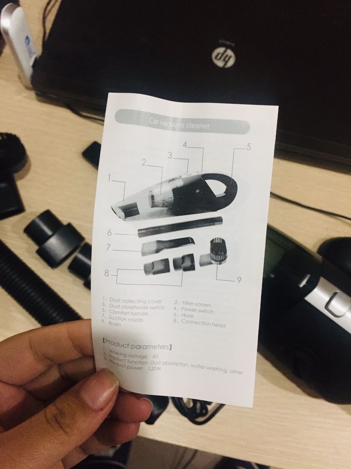 Thấy shop bán có thương hiệu nên yên tâm mua, đúng là không thất vọng ạ ^^
 Hộp sản phẩm là bìa cứng, nhìn đã chắc chắn rồi ý, máy được bao bằng 1 lớp chống va đập. Uầy, mình đã từng mua máy của các nơi khác, hộp nó chỉ là bìa mỏng thôi, thế mà thương hiệu này hình như mới nhưng lại sản xuất hàng rất chắc chắn và đẹp nhaa @@ được kèm rất nhiều đầu hút theo máy nữa. Mình bật hút thử thì thấy rất khỏe, đúng là nhỏ nhưng có võ ha ha ^^ Với mức giá hơn 400k có 1 con máy hút bụi này thì quá đáng tiền. Mình ít đánh giá hàng trên Tiki vì không có shop nào khiến mình hài lòng nhưng lần này đánh giá kỹ 1 chút để các bạn khác biết về sản phẩm của shop ạ. Chúc shop làm ăn phát đạt và thành công ^^