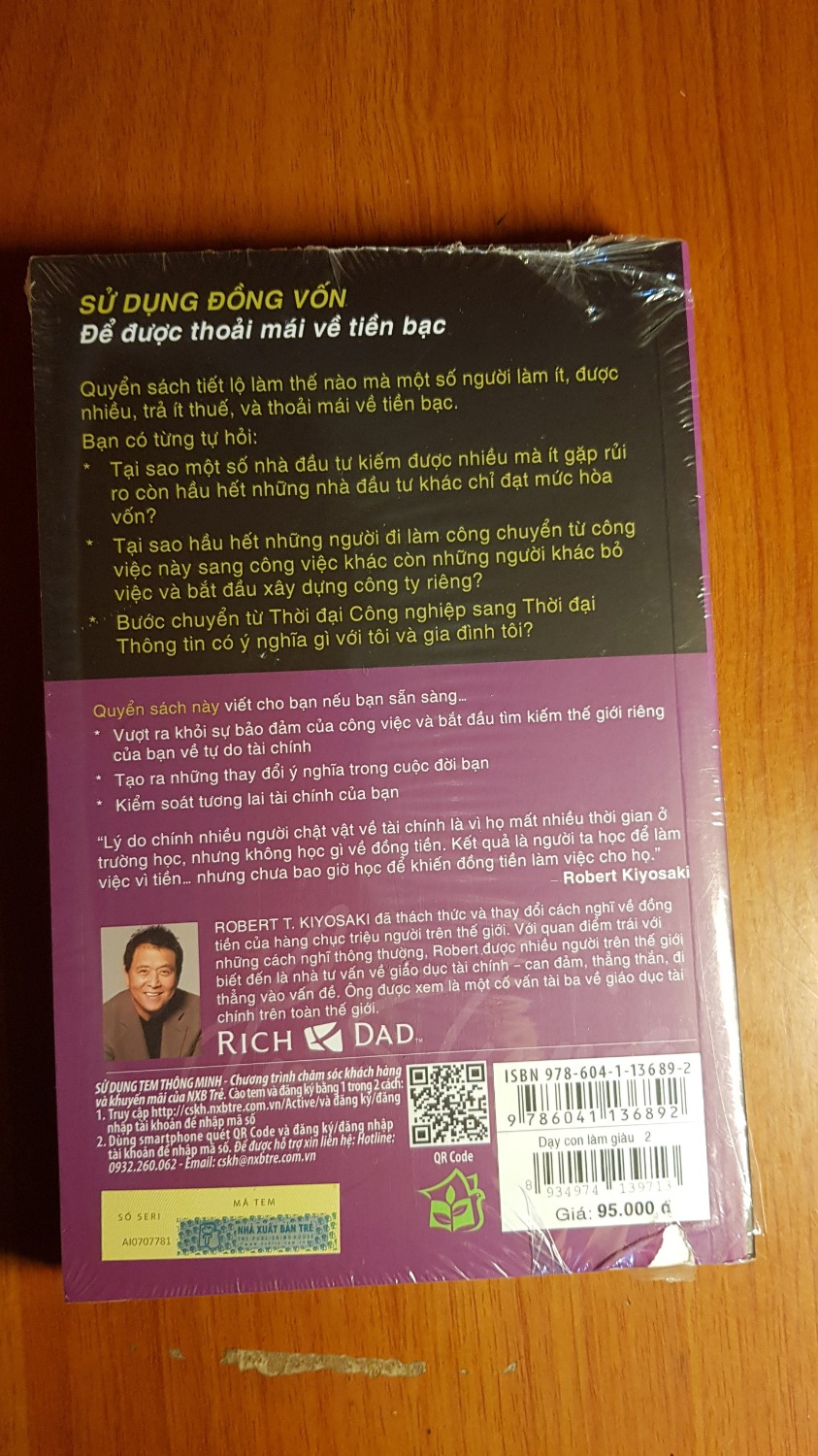 Sách được bọc nilon cẩn thận. Chất lượng sách tốt.