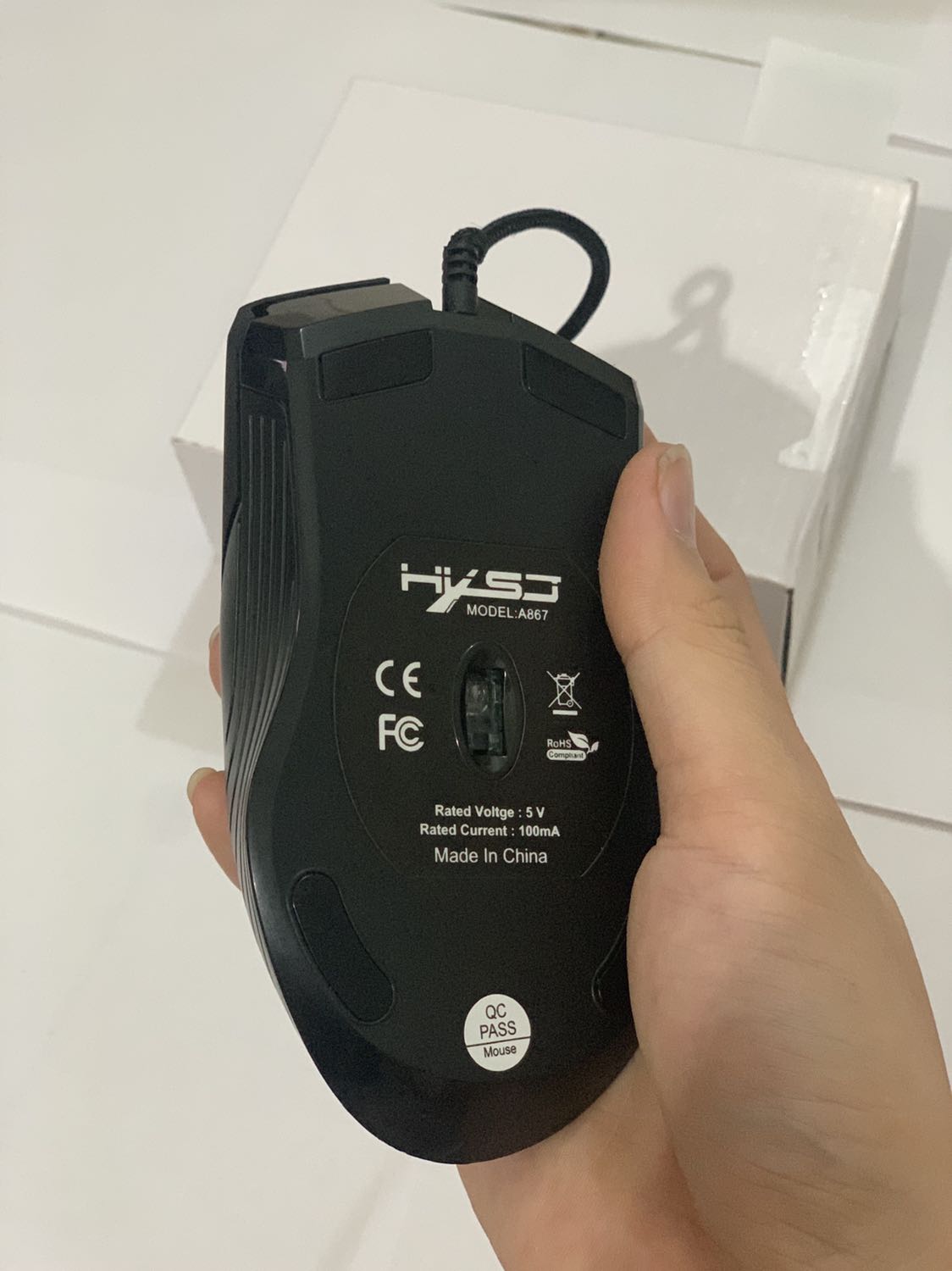 Giao hàng rất nhanh, chưa tới 1 ngày đã giao, chuột cầm trêb tay đem lại cảm giác di chuyển và sử dụng rất ổn, sử dụng để làm các công việc yêu cầu độ chính xác khá tốt, đặc biệt chơi game cảm giác rất mượt. DPI điều chỉnh tốc độ chuột rất phù hợp cho nhiều mục dích sử dụng khác nhau như chơi game, lướt web, nói chung vô cùng hài lòng