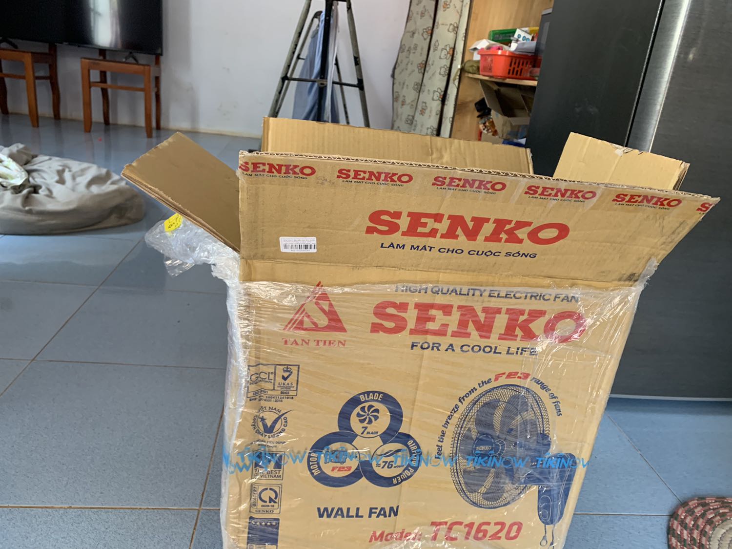 Mô tả sản phẩm là 1 thùng 2 cây. Nhưng mình kiểm tra thì chỉ có 1 cây. Đang đợi tiki giải quyết vấn đề này! Mô tả sản phẩm là 1 thùng 2 cây. Nhưng mình kiểm tra thì chỉ có 1 cây. Đang đợi tiki giải quyết vấn đề này!