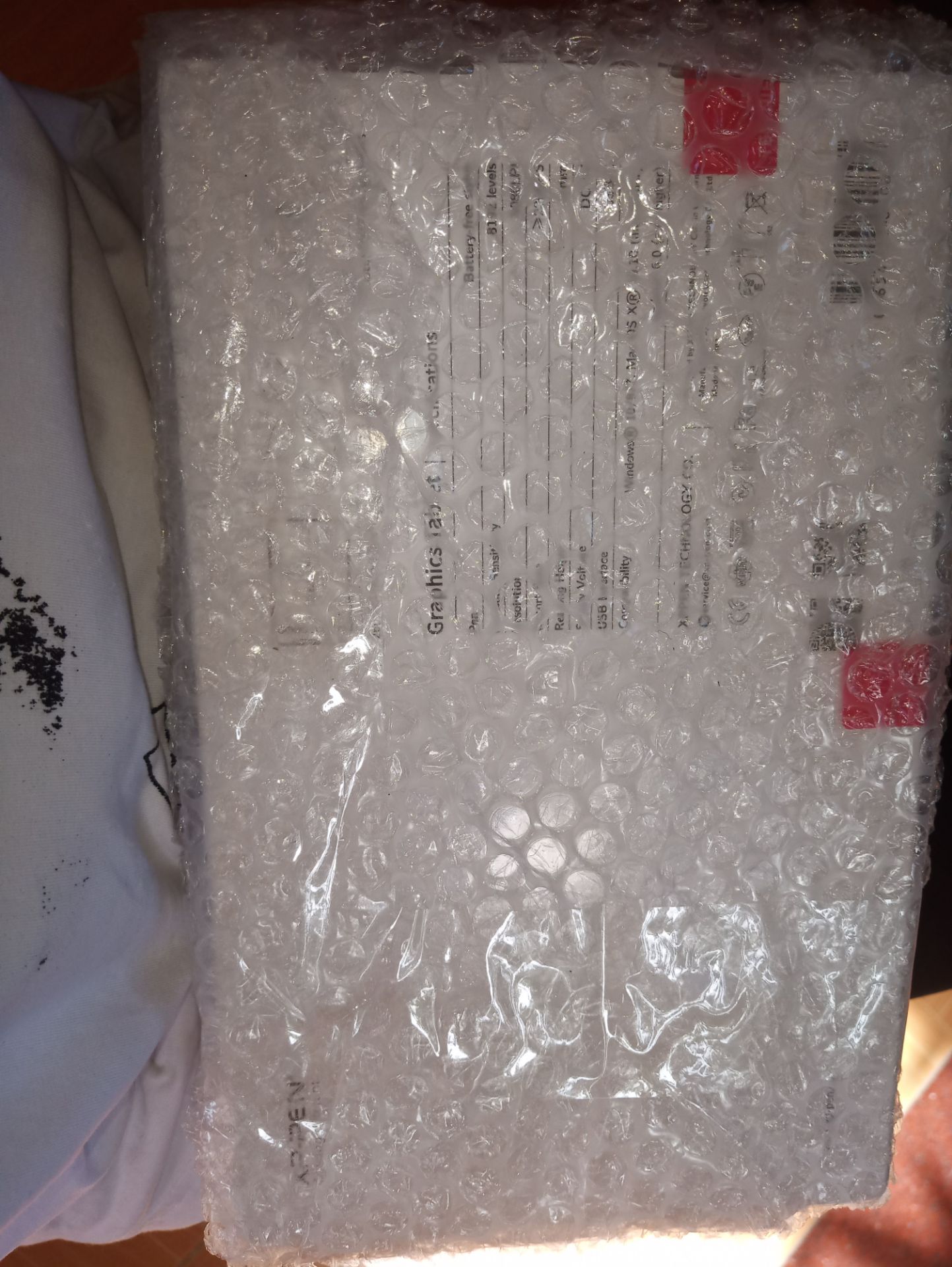 Giao hàng nhanh, sản phẩm xịn và mới chưa bóc seal, bút nhạy và nhanh.