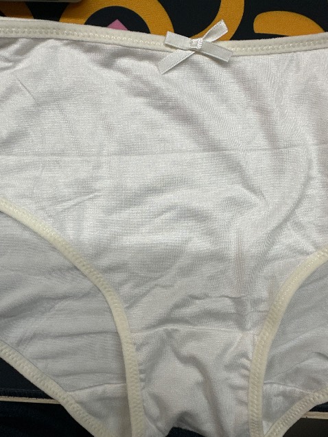 Quần chất mát mịn lắm nha, shop đóng gói rất có tâm, thời gian giao hàng nhanh, giá khá hời