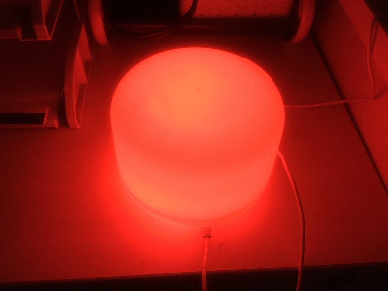 Máy xài tốt, có chế độ bật đèn chuyển màu nhìn rất thích, có thể thay cho bóng đèn ngủ cũng được, xài cho phòng có diện tích khoảng 1-20m2