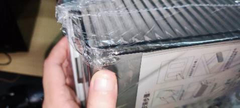 Hàng giao như đúng hẹn. Về sản phẩm thì một cái bị nức mẽ ở một góc, một cái bị bể một góc tuy ko ảnh hưởng đến mục đích sử dụng nhưng nhìn khá mất thẩm mỹ, mình phải lấy keo để dán lại. Nói chung vẫn xài được 👍