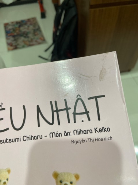 Sản phẩm dính bẩn, bìa sách bị gấp, trông như đã qua sử dụng