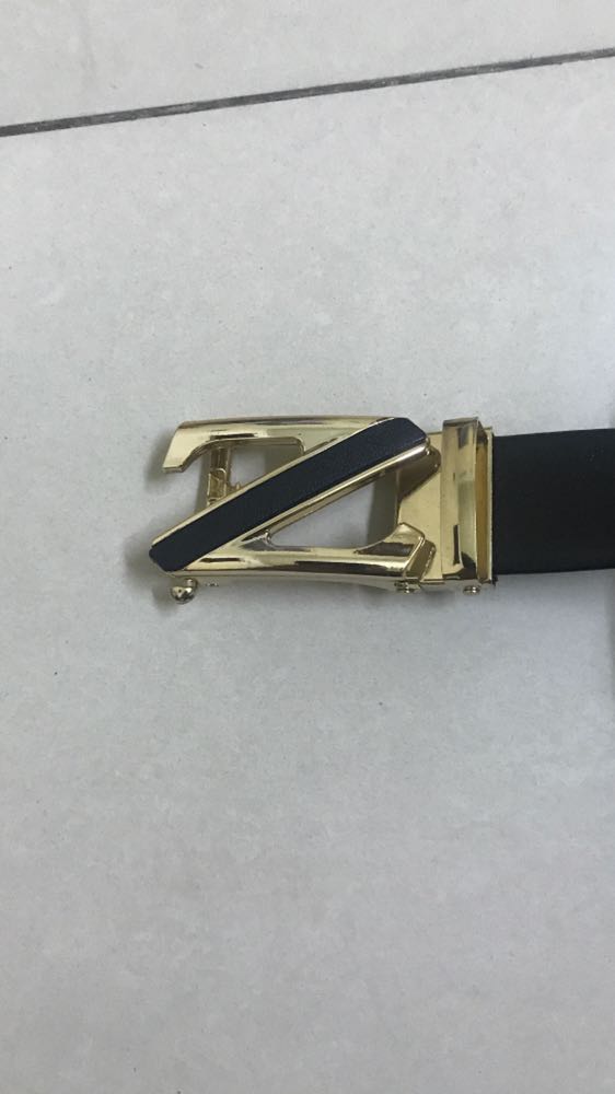 Thắt lưng thời trang, thiết kế đơn giản mà đẹp. Dây da mền và tốt.